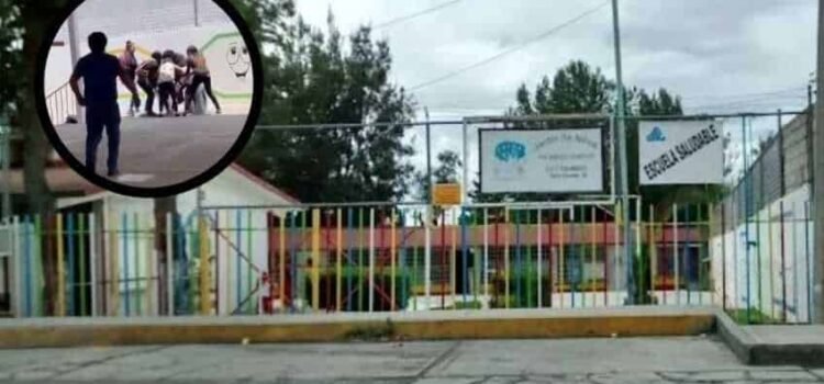 Dos mujeres protagonizan violenta pelea al interior de un kínder en Pachuca Dos mujeres protagonizan violenta pelea al interior de un kínder en Pachuca