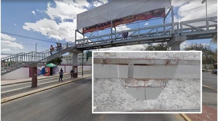 Denuncian puente peatonal en Pachuca con enormes hoyos en el suelo