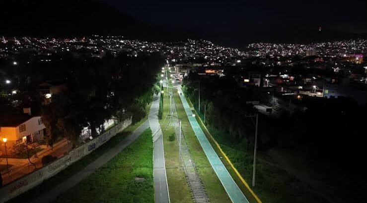 Renuevan alumbrado público en ciclovía de Pachuca