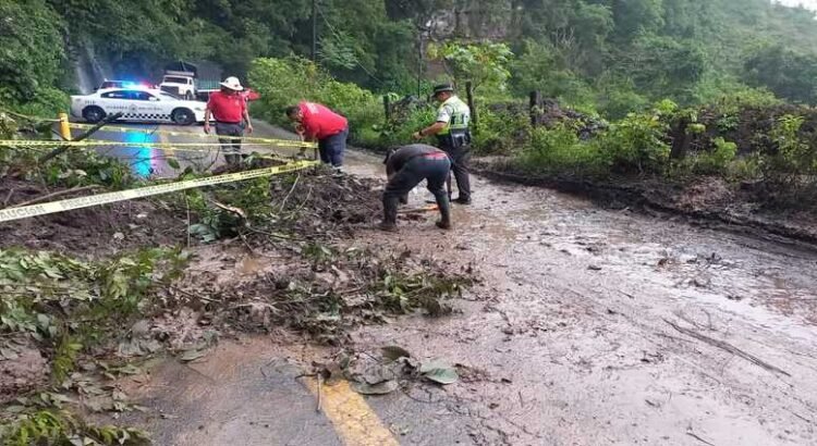 Lluvias dejan derrumbes y desbordamiento de arroyos en 34 municipios de Hidalgo