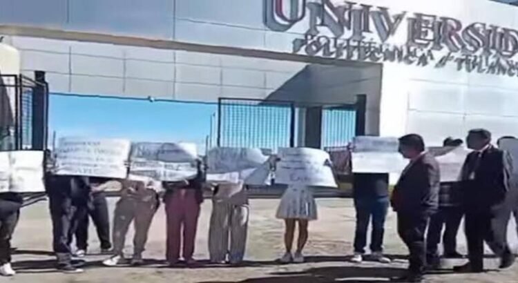Dan de baja a alumno que golpeó a profesor en universidad de Hidalgo; estudiantes se manifiestan contra acoso escolar