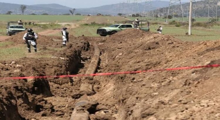 En Hidalgo, huachicoleros usan mujeres y niños como escudos en enfrentamientos