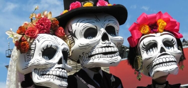 Día de Muertos en Pachuca: Digitalización aleja tradiciones, aseguran docentes