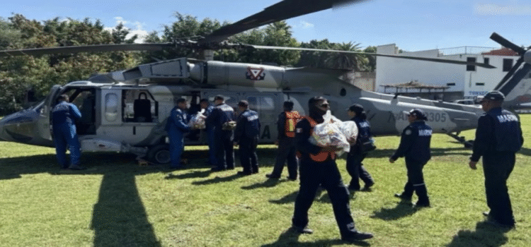 Defensa establece 111 puentes aéreos a Hidalgo para auxiliar a damnificados por lluvias