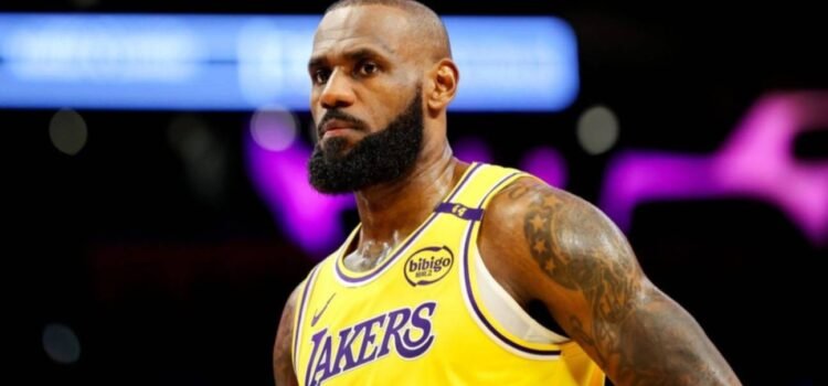 LeBron James se perderá el arranque de temporada con los Lakers por ciática