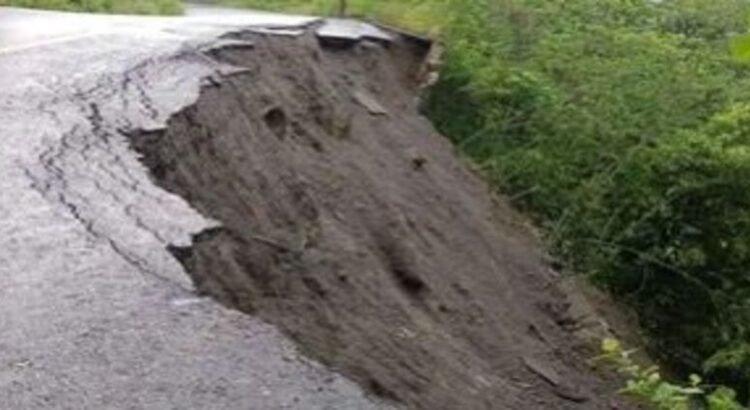 Lluvias intensas provocan deslaves y cortes de energía en la Sierra de Hidalgo Lluvias intensas provocan deslaves y cortes de energía en la Sierra de Hidalgo